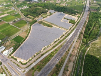 【奇美實(shí)業(yè)】地面型太陽能電廠方案 打造與自然共榮「奇美綠能園區(qū)」